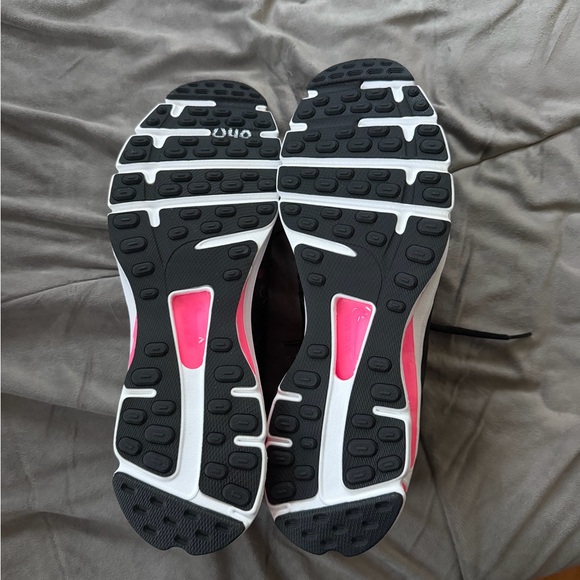 Nike Black and Pink Women's REAX Running Shoes - Picture 2 of 5